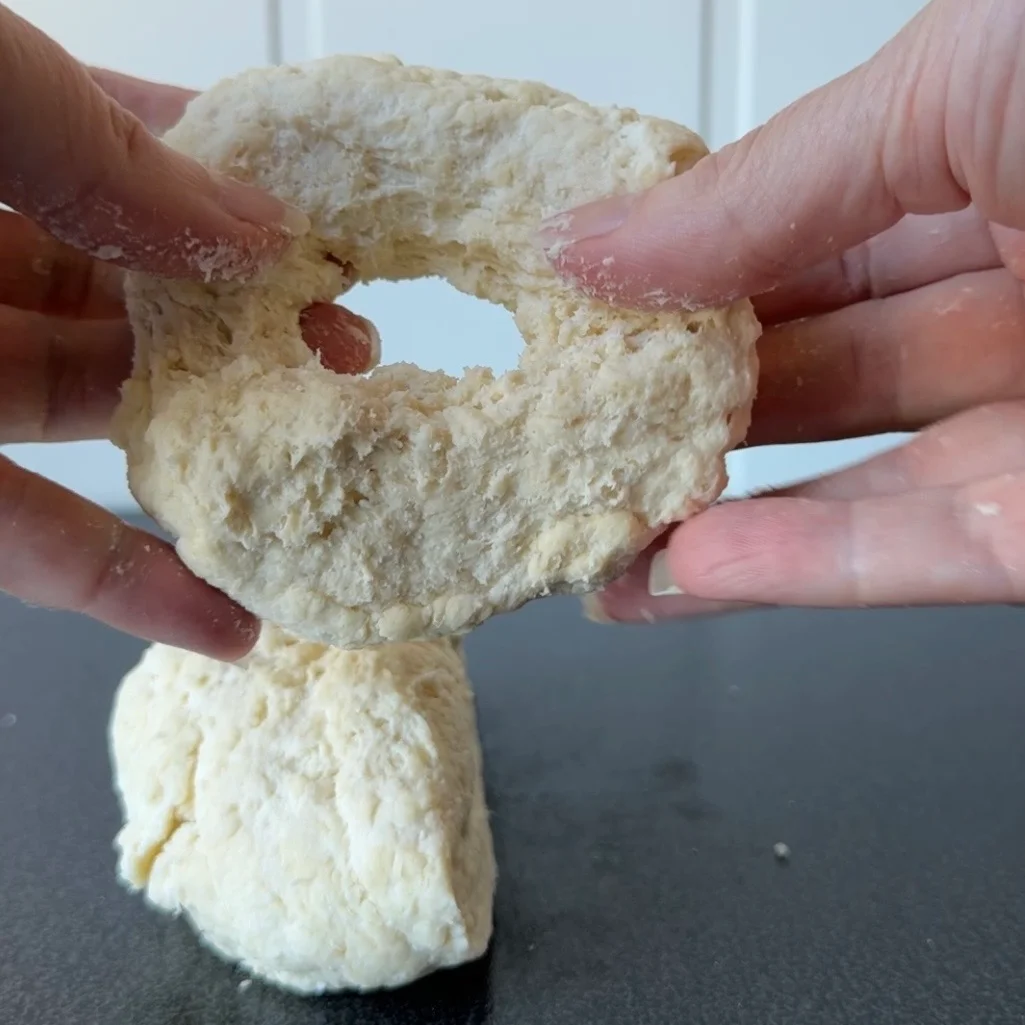 Cottage cheese-bagels med sesamfrø - Bilder 4