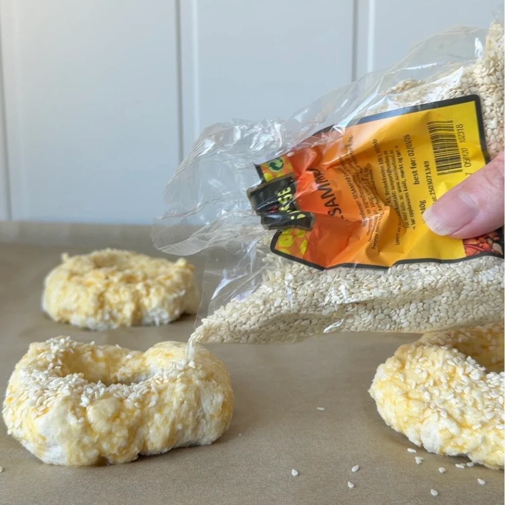 Cottage cheese-bagels med sesamfrø - Bilder 6