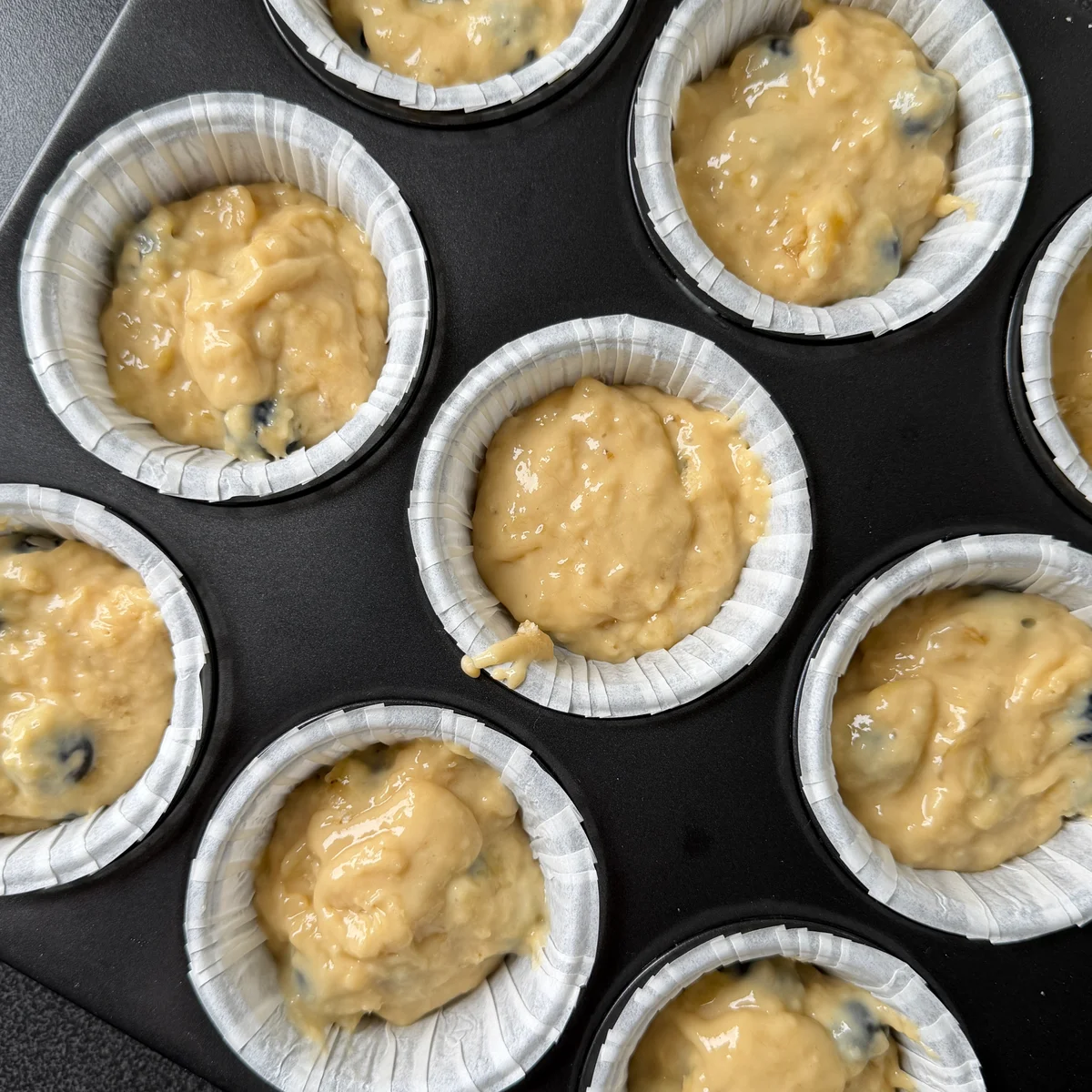 Luftige bananblåbær-muffins - Bilde 1
