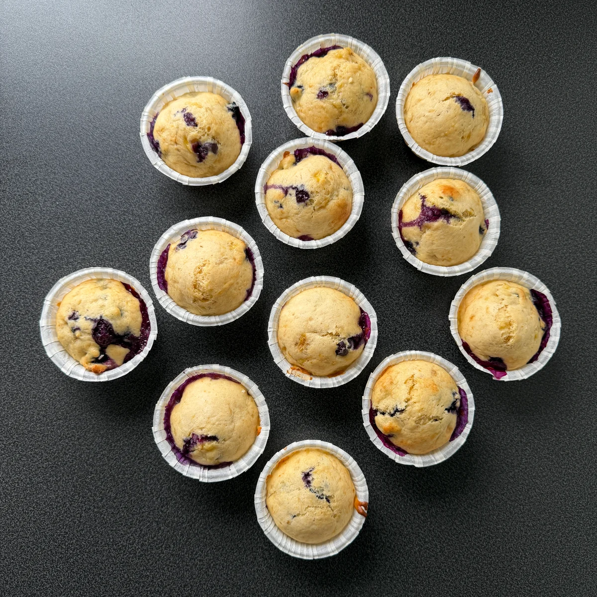 Luftige bananblåbær-muffins - Bilde 2