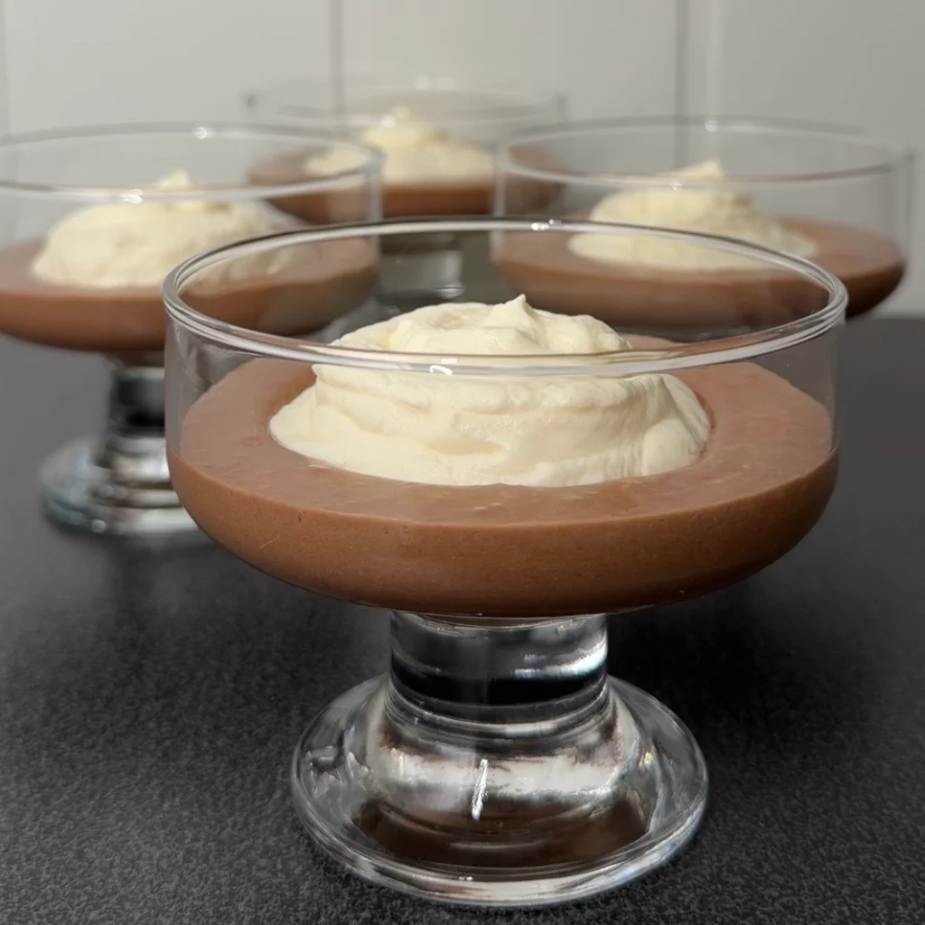 Melkesjokolademousse med melkekremfyll - Bilde 1