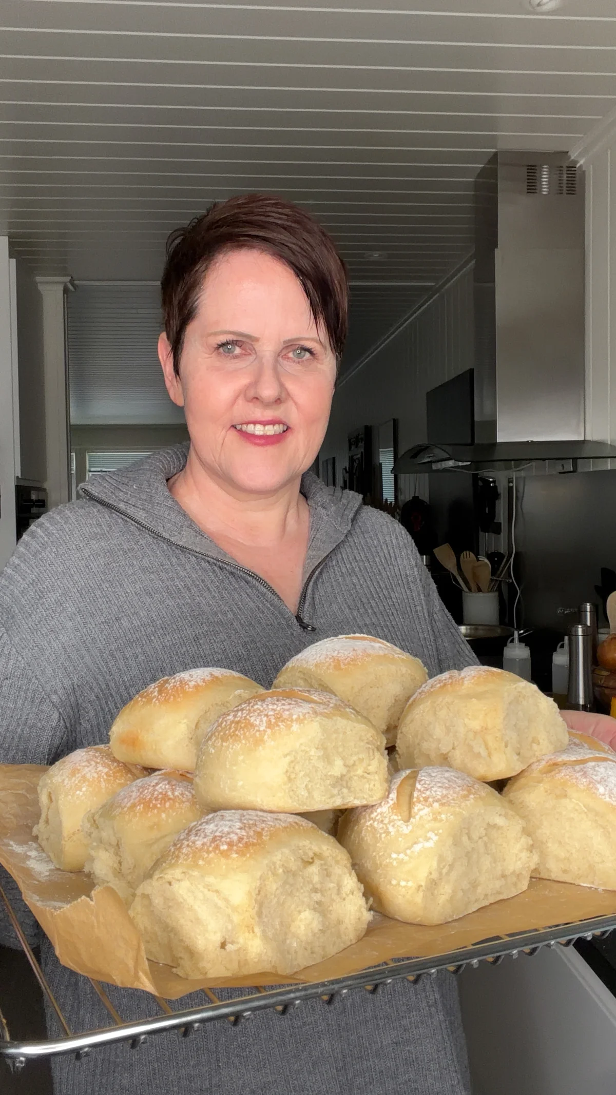 Myke spelt-rundstykker i langpanne - Bilde 4