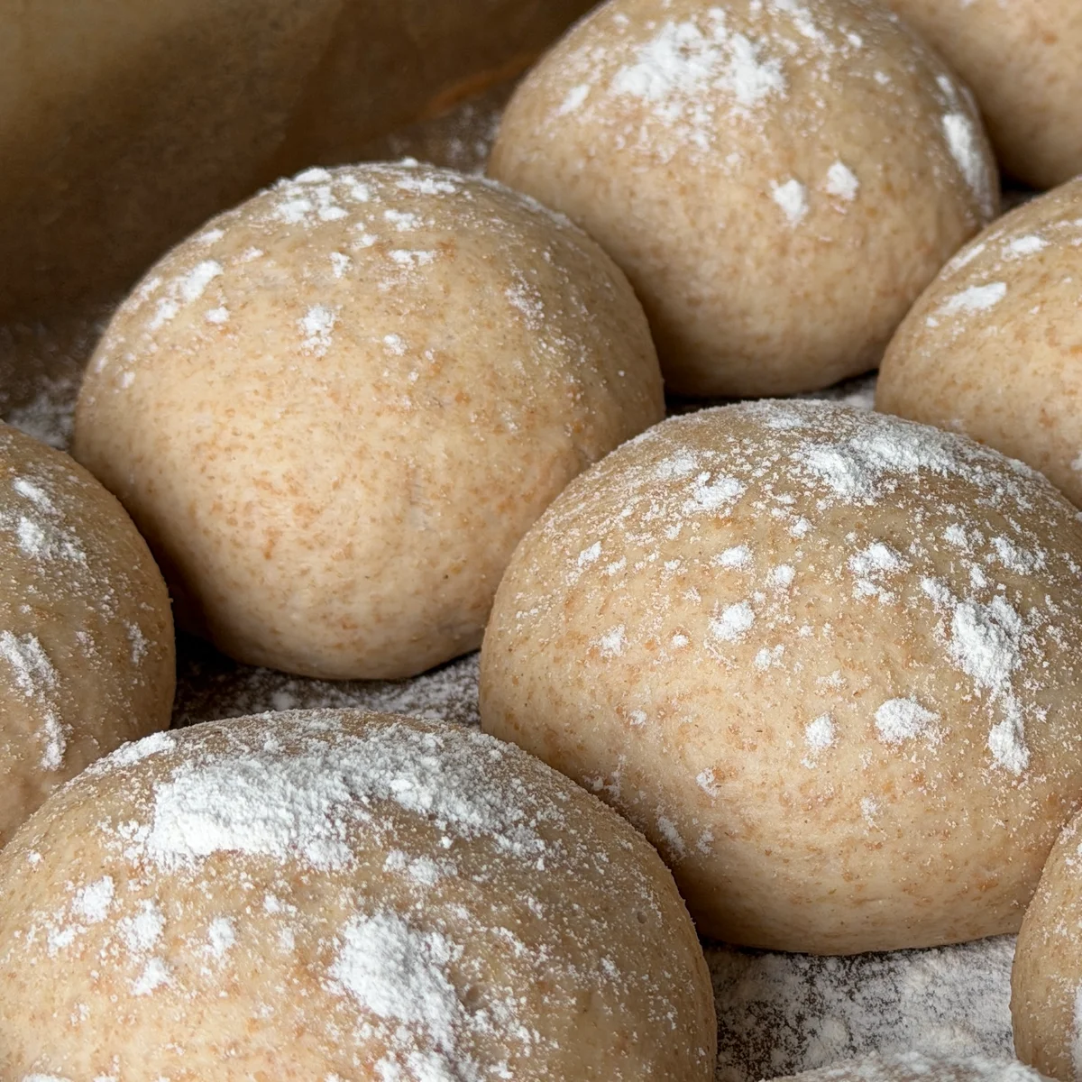 Myke spelt-rundstykker i langpanne - Bilde 3