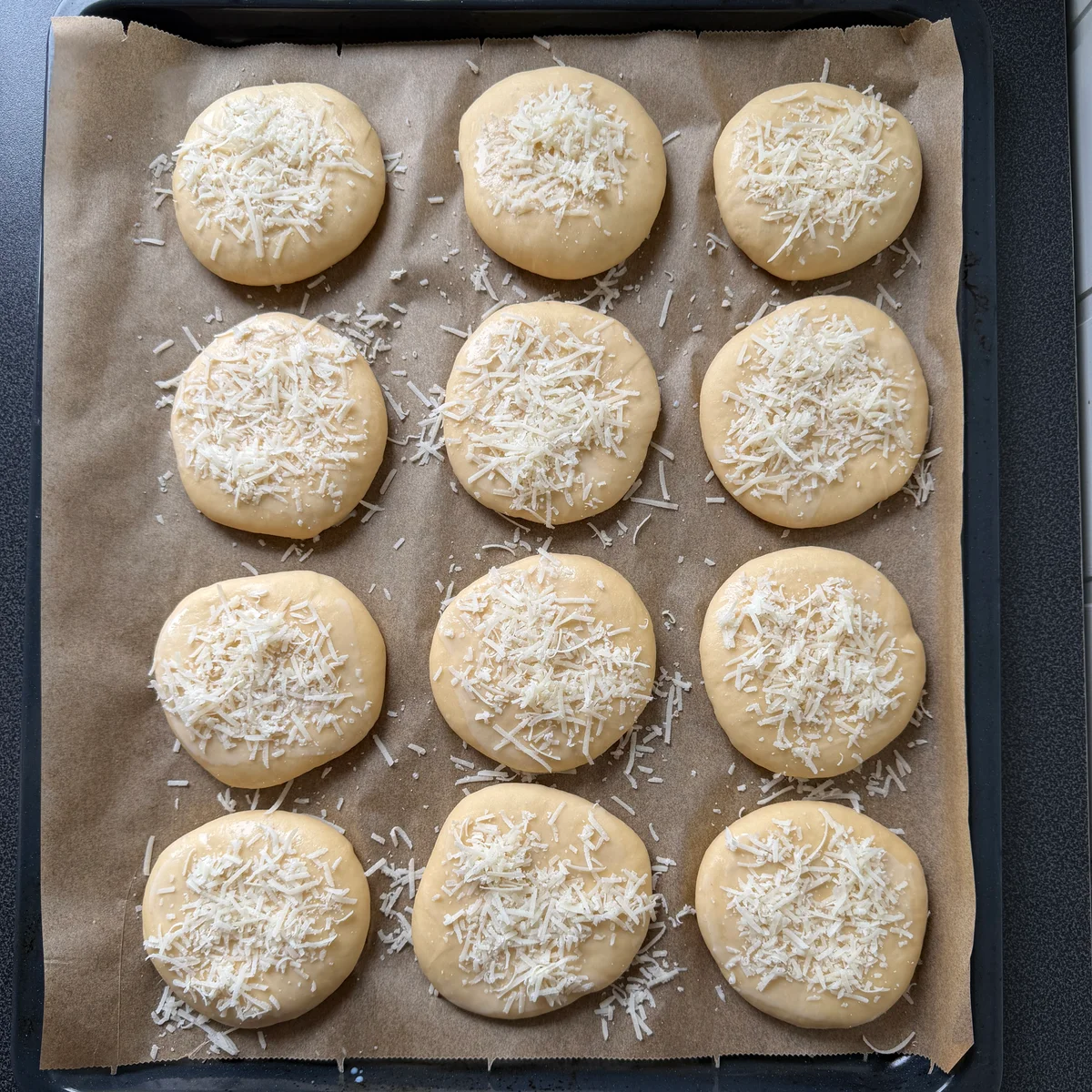 Parmesanboller med spicy kyllingfyll - Bilde 3