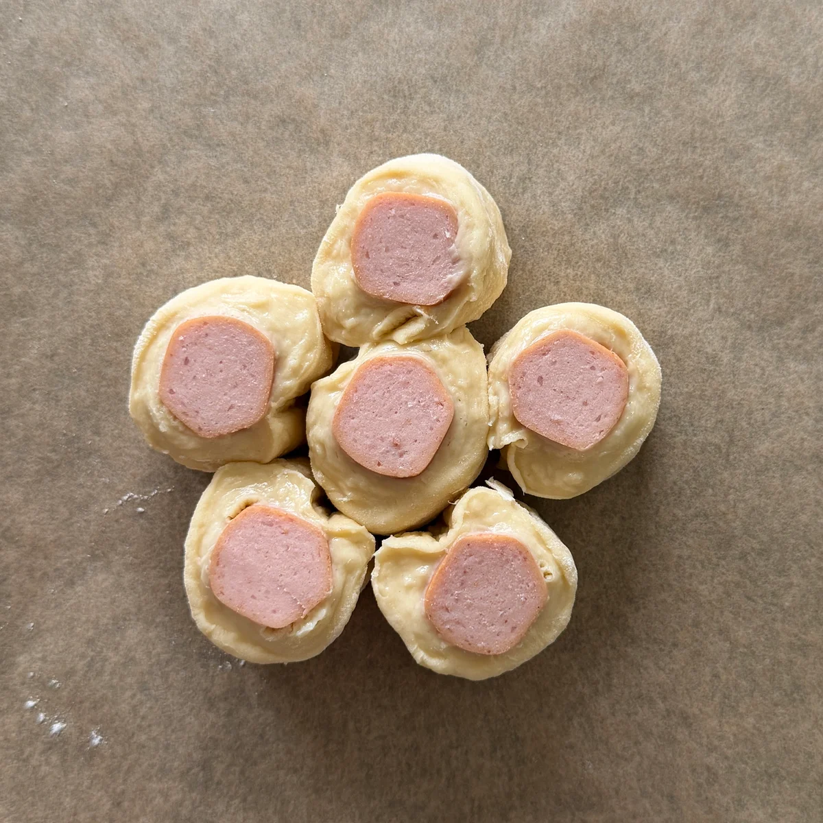 Pølseblomster med ost, sesam og vårløk  - Bilder 3