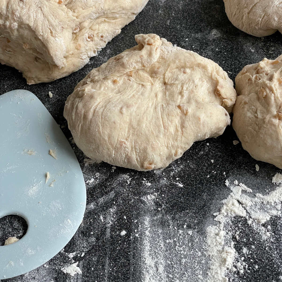 Rundstykker med grøpp i langpanne - Bilde 2