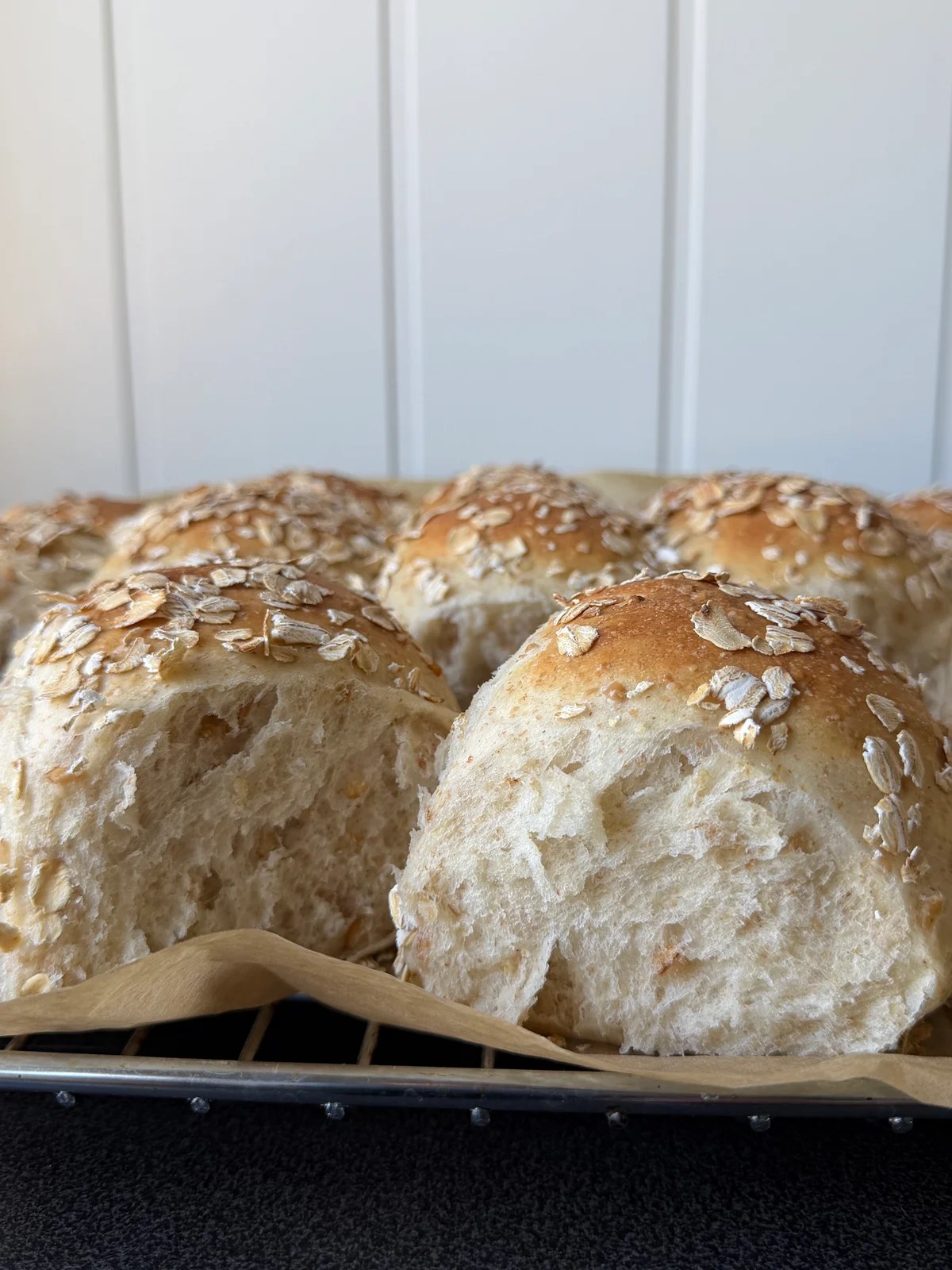 Juicy Wheat Rolls with Oats and Whole Grain