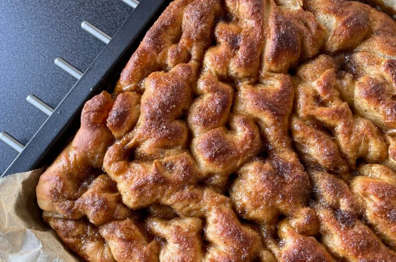 Søt focaccia med smør og kardemomme!